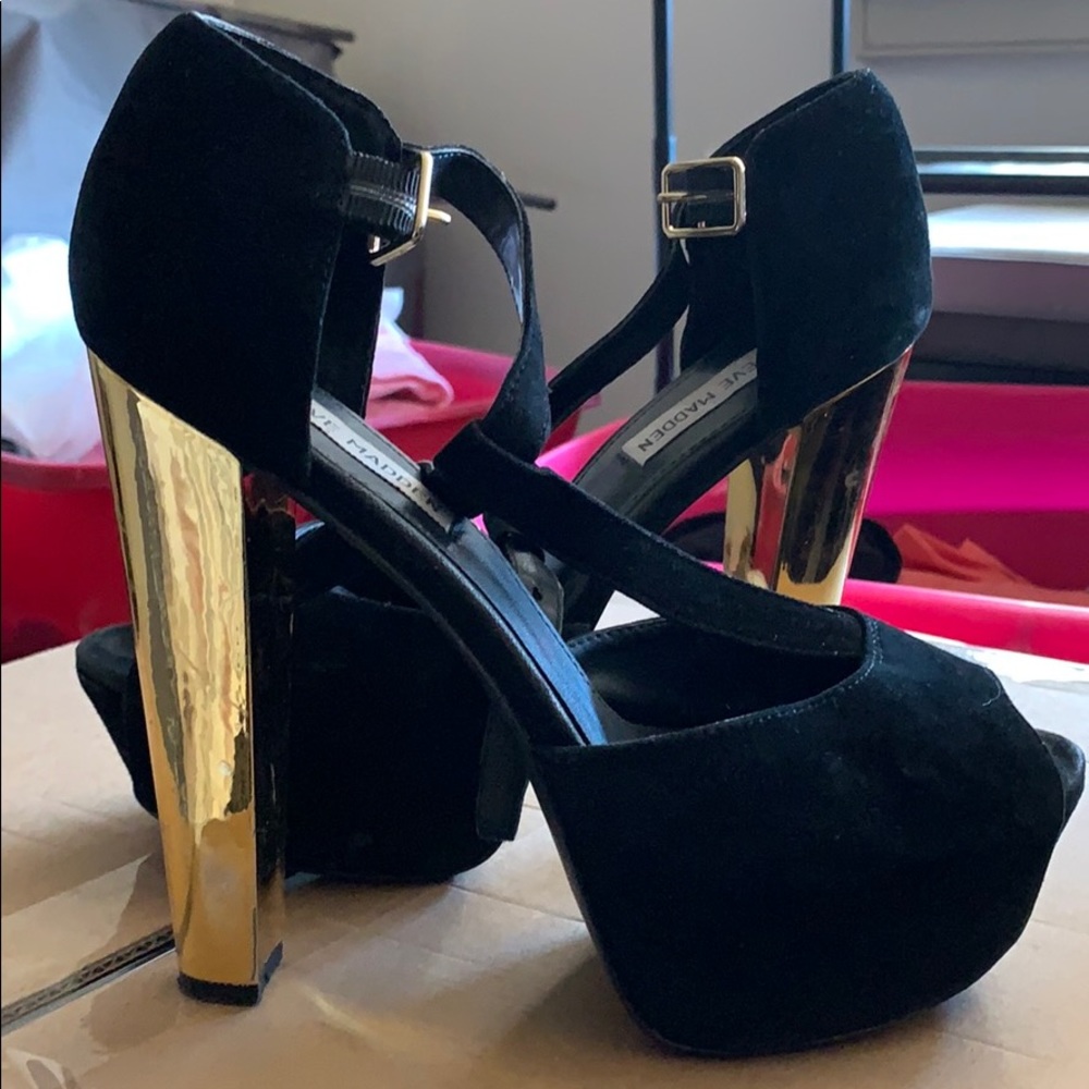 Gorgeous black Steve Madden platform w gold heels